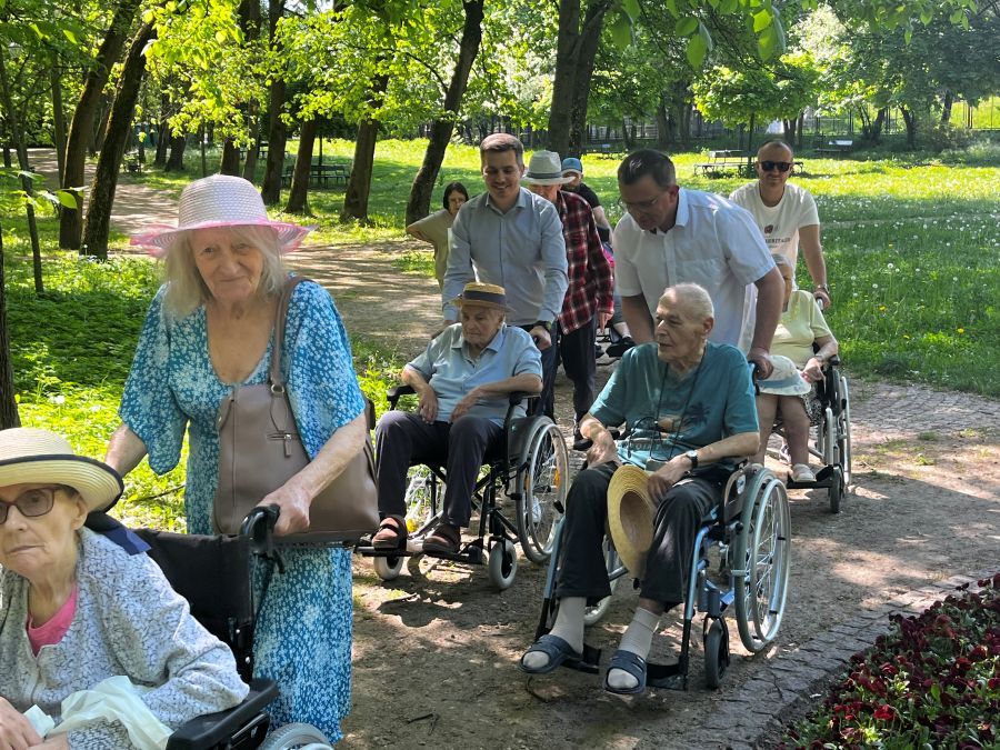 Majowy spacer w promieniach słońca  02.05.2025