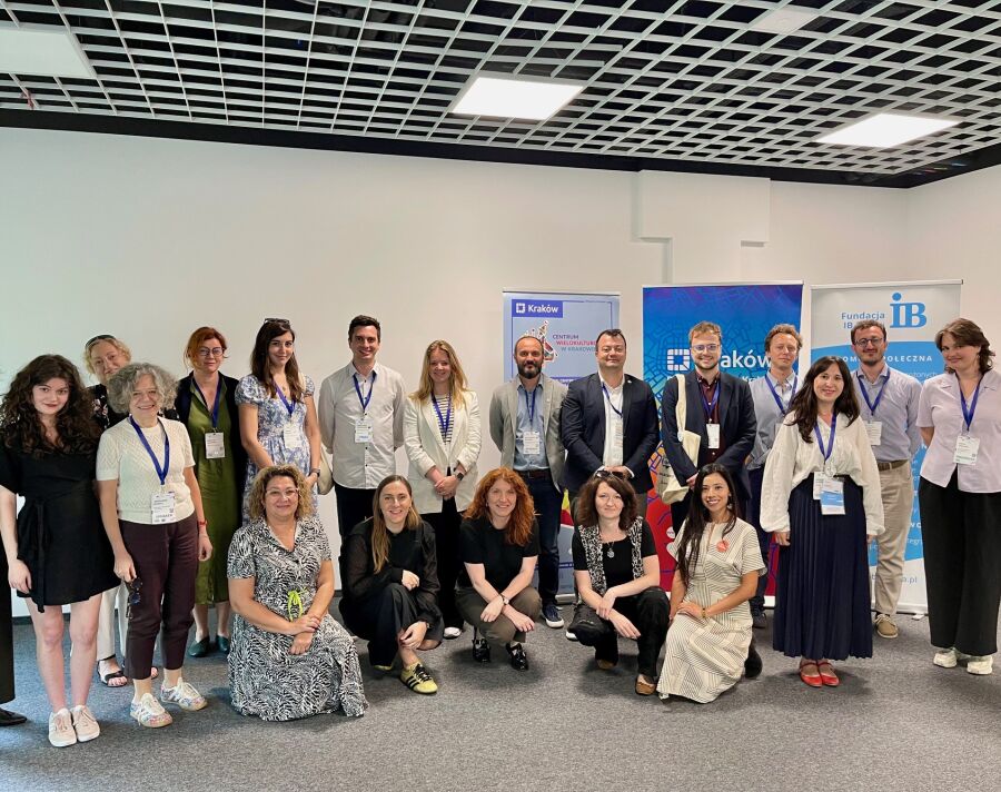 Uczestnicy wizyty studyjnej tegorocznego Europejskiego Forum Miast (Cities Forum 2025) w Centrum Wielokulturowym w Krakowie.