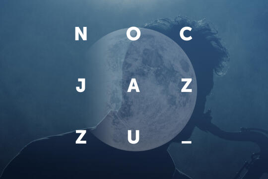 Obrazek w kolorze różnych odcieni fioletowego przedstawiającą jedną z faz księżyca z napisem "Noc Jazzu" wypisanym osobnymi literami w kształcie kwadratu umieszczonego na środku obrazka.