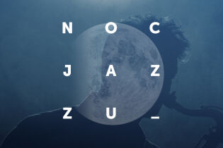 Noc Jazzu 12 lipca 2025 Obrazek w kolorze różnych odcieni fioletowego przedstawiającą jedną z faz księżyca z napisem "Noc Jazzu" wypisanym osobnymi literami w kształcie kwadratu umieszczonego na środku obrazka.