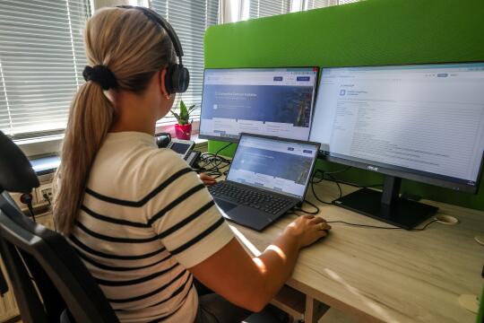 Mieszkańcy aktywnie zgłaszają pomysły i problemy do Krakowskiego Centrum Kontaktu