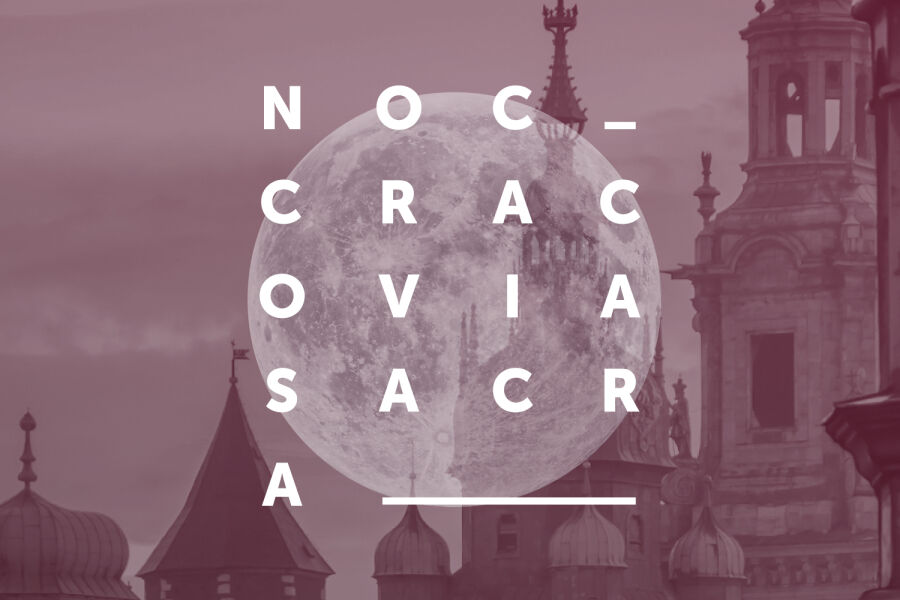 Obrazek w kolorze różnych odcieni różowego przedstawiał jedną z faz księżyca z napisem "Noc Cracovia Sacra" wypisanym osobnymi literami w kształcie kwadratu umieszczonego na środku obrazka.