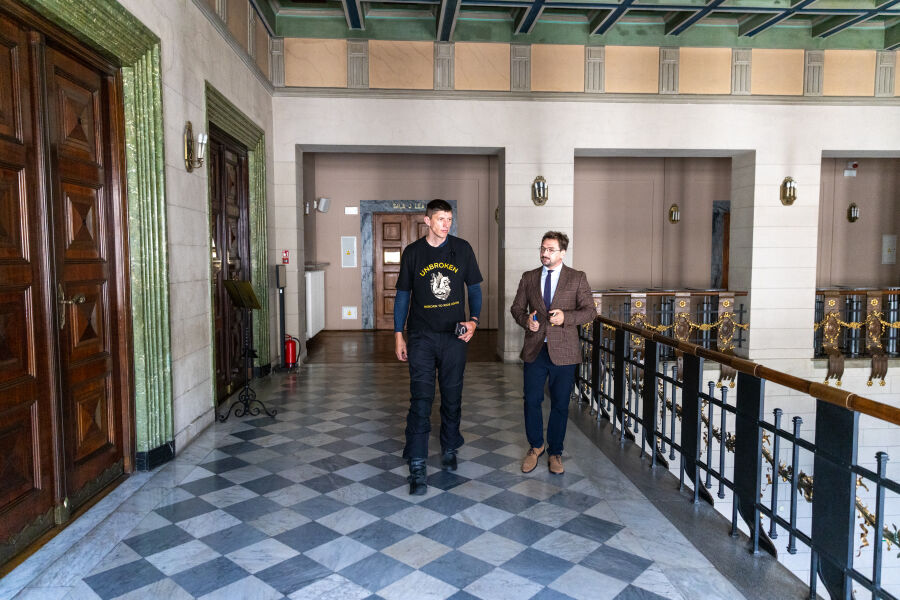 Dmytro Michalec ambasador centrum medycznego UNBROKEN odwiedził magistrat. 