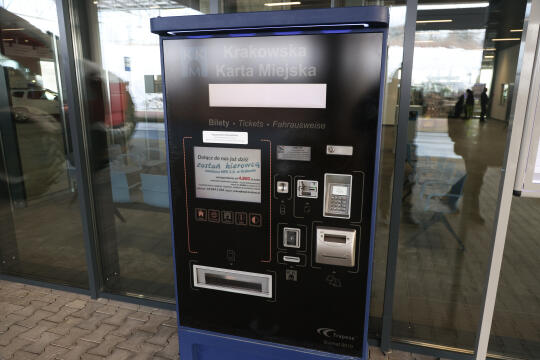 Automaty biletowe w Krakowie: płatność gotówką przez cały czas możliwa