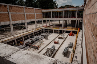 Kompleks sportowy z basenami krytymi przy ul. Mackiewicza nabiera kształtów