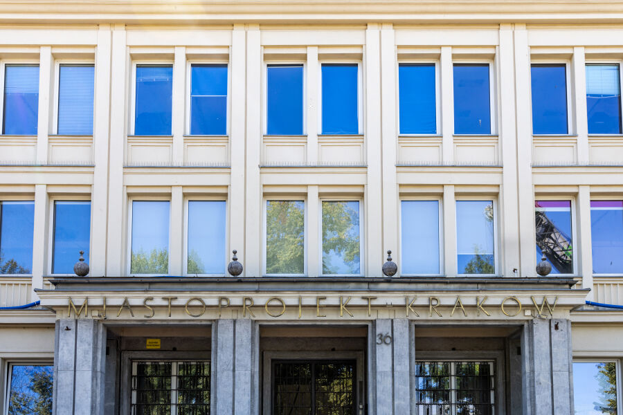 Socrealistyczny budynek Miastoprojektu znajduje się przy ul. Kraszewskiego 36