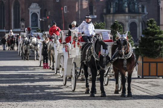 Zamknięcie postoju dorożek i zakaz przejazdu przez Rynek Główny
