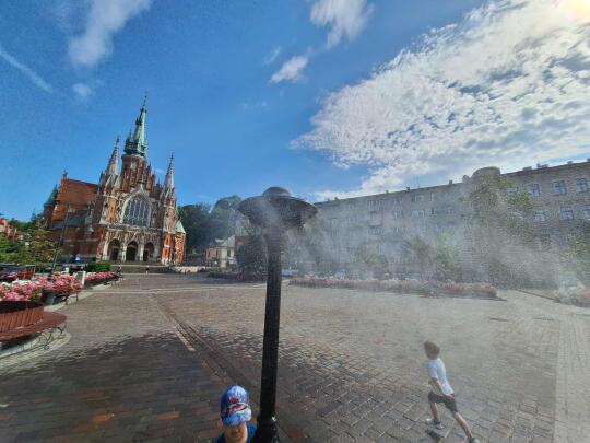 Kurtyny wodne w czwartek i piątek dadzą nam trochę ochłody