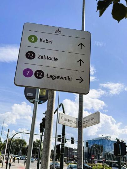 Nowe oznakowanie dla rowerzystów w Krakowie – ruszyły testy