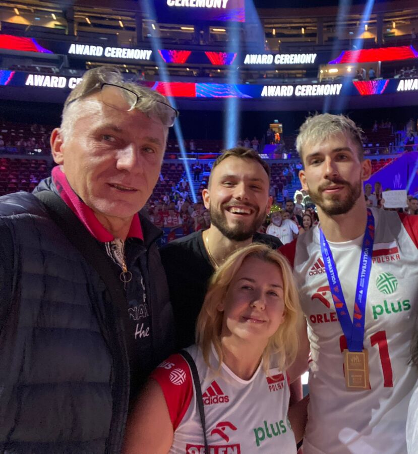 Marek Fornal z żoną i synami