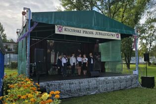 Rycerski Piknik Jubileuszowy w Domu Pomocy Społecznej przy ul. Praskiej 27 w Krakowie.