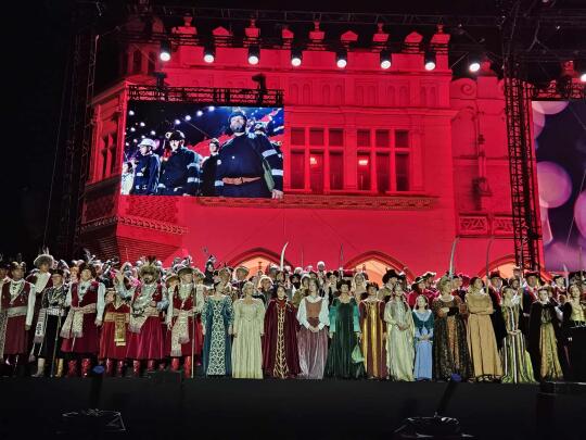 Królewskie widowisko na ulicach Krakowa! „Kronika Polska 1025–2025”