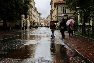 Uwaga: silny deszcz z burzami