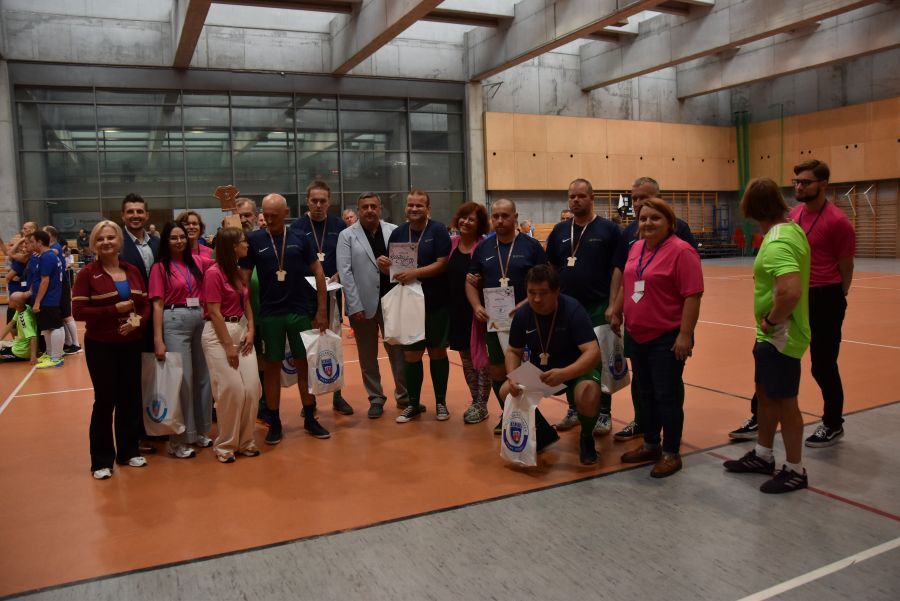 Sport, integracja i radość gry – V Integracyjny Halowy Mini Turniej Piłki Nożnej z ŚDS „Vi-ta”