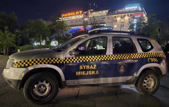 Hałas czy bezpieczeństwo? Dlaczego pojazdy uprzywilejowane muszą używać głośnych sygnałów