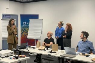 Zdjęcie z wizyty przedstawicieli programu Intercultural Cities (ICC)  i ekspertów Rady Europy w Krakowie. Na pierwszym planie Pani Maria Klaman Zastępczyni Prezydenta Krakowa - wita gości spotkania.