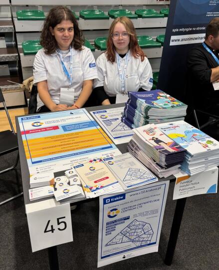 Pierwsze Targi Wolontariatu i Projektów NGO  - Młodzi w Działaniu - stoisko Centrum Obywatelskiego Centrum C 10 oraz Fundacji Instytut Polityk Publicznych. 