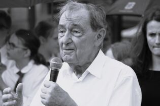 Das Schwarz-Weiß-Foto zeigt Pastor Friedrich Magirius