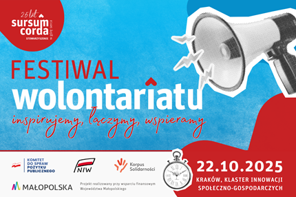 Plakat przekazuje kluczowe informacje na temat festiwalu wolontariatu, w prawym górnym roku umieszczono megafon. 