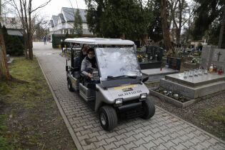 Infrastruktura, pomoc dla osób z niepełnosprawnościami, punkty medyczne i toalety