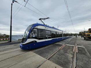 Tramwaje znów na moście Grunwaldzkim Tramwaj na moście Grunwaldzkim
