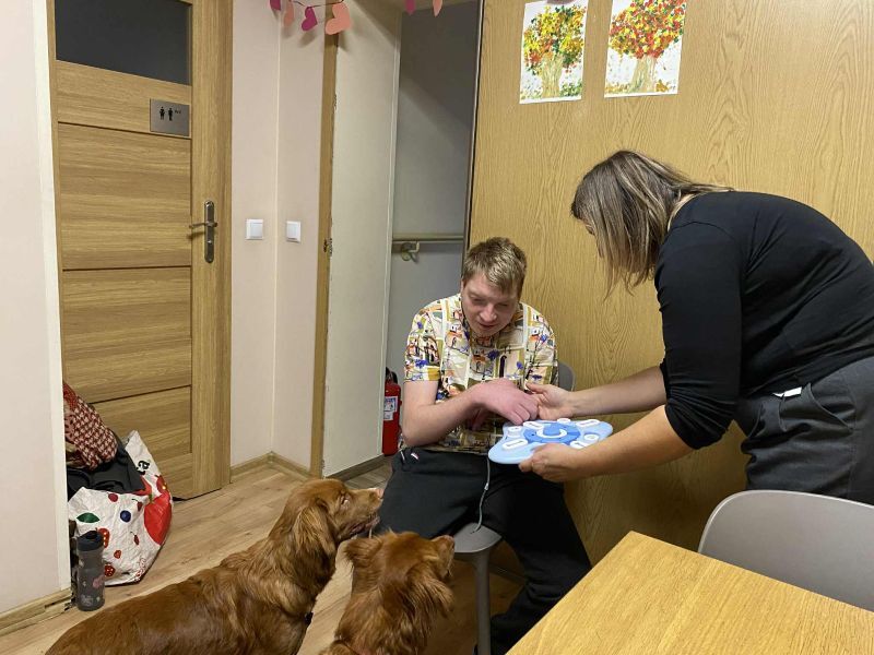 Dogoterapia - jak zajęcia z psiakami mogą wspierać rozwój i samopoczucie 