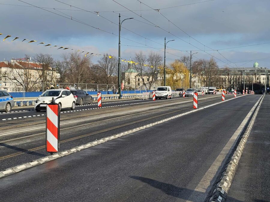 Samochody wróciły na most Grunwaldzki dwa tygodnie przed terminem