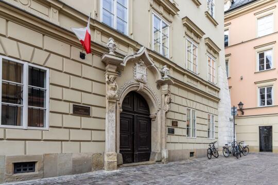 Przy ul. Kanoniczej 1 w 1902 r. mieściła się krakowska prokuratura