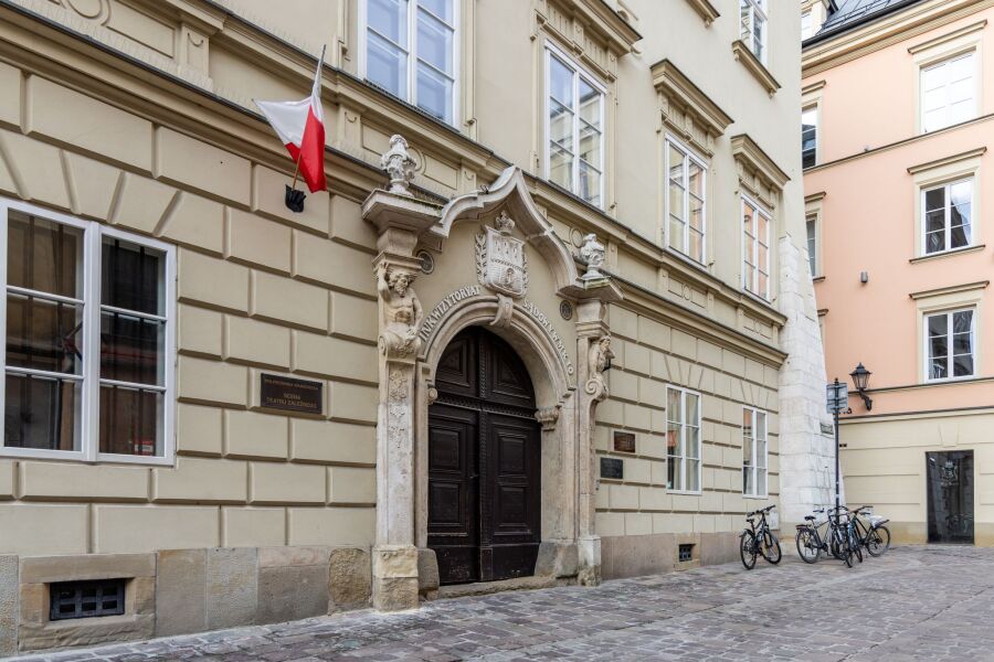 Przy ul. Kanoniczej 1 w 1902 r. mieściła się krakowska prokuratura