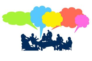 Grafika przedstawia kilka postaci rozmawiających ze sobą.