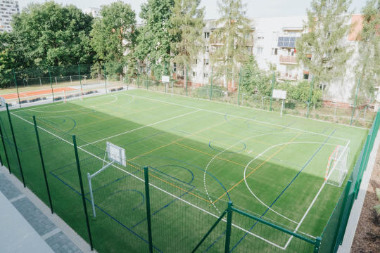 - hala widowiskowo-sportowa dostosowana do potrzeb osób z niepełnosprawnościami na terenie XXX Liceum Ogólnokształcącego (os. Dywizjonu 303