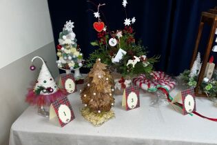 Na zdjęciu nagrodzone prace konkursowe na stroik bożonarodzeniowy organizowany przez DPS im. Brata Alberta w Krakowie.