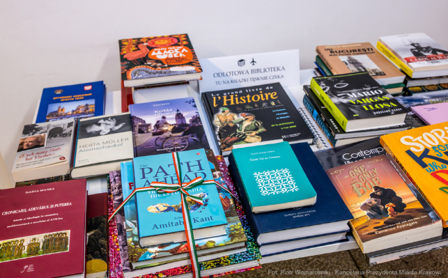 Kraków Aiirport - High-Flying Library