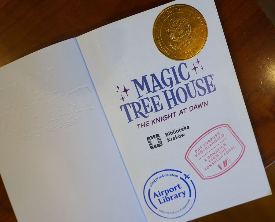 Kraków Aiirport - High-Flying Library