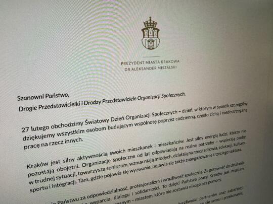 Zdjęcie fragmentu listu Prezydenta Miasta Krakowa z życzeniami dla organizacji pozarządowych 
