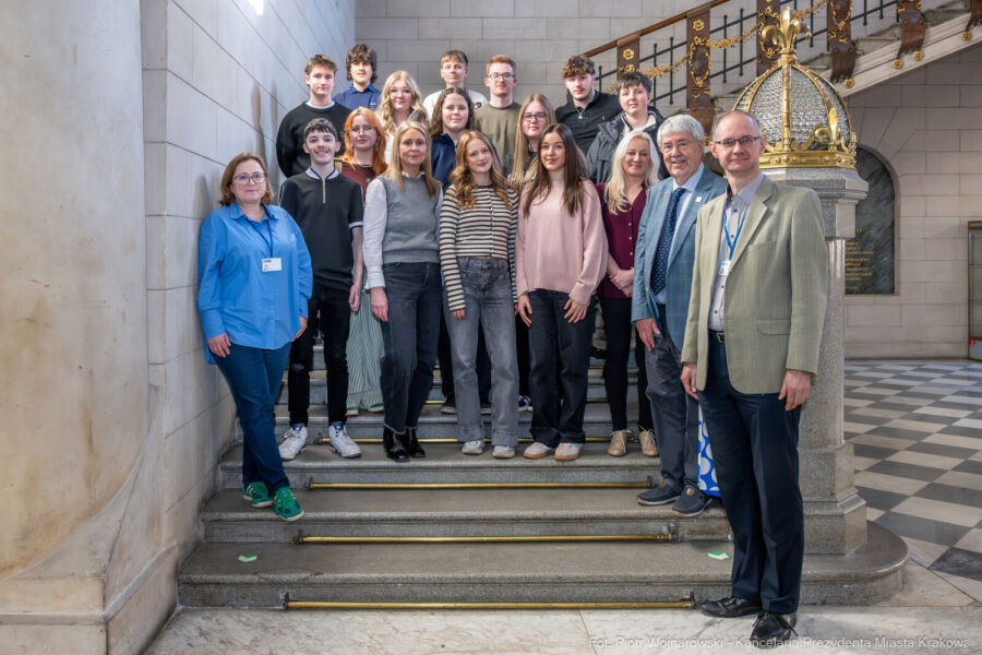 Młodzież z Walii z wizytą w krakowskim magistracie