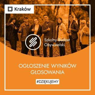 Na zdjęciu widać napis: wyniki głosowania, w tle kilka uśmiechniętych młodych ludzi