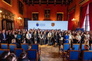 Krakowska edukacja w rankingach: wysoki poziom od lat, ale też awanse