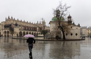 Deszcz na Rynku Głównym