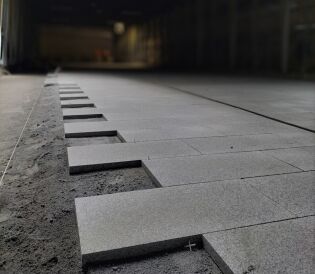 Chodnik w tunelu tramwajowym