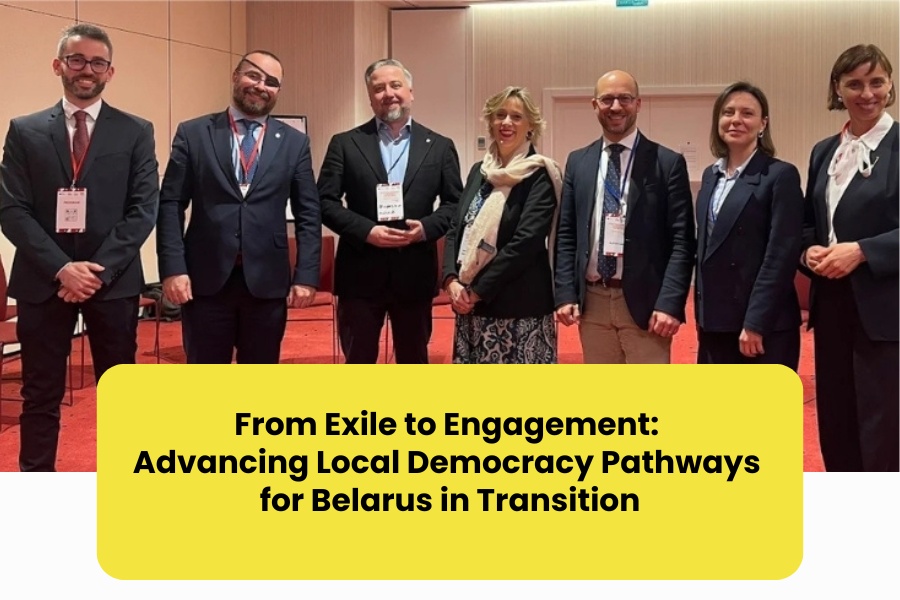 Artur Buszek, Pełnomocnik Prezydenta Miasta Kraków ds. organizacji pozarządowych w raz z innymi uczestnikami konferencji 7 osób stojących w rzędzie