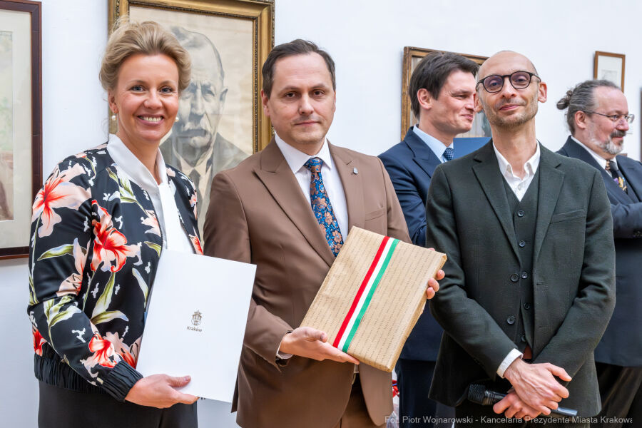Eröffnung der Ausstellung „ Die Kunst der Erinnerung“ von Marian Ruzamski in Krakau