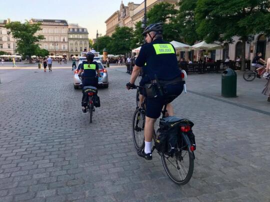 Straż Miejska na rowerze.