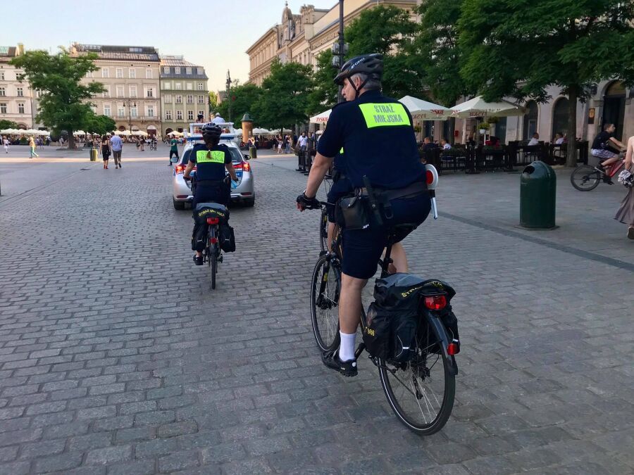 Straż Miejska na rowerze.