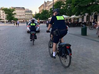 Straż Miejska na rowerze.