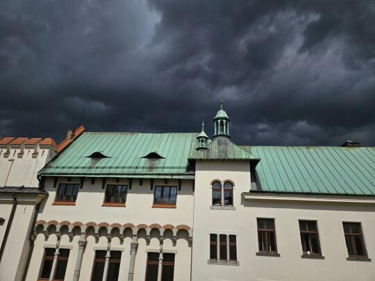 Burzowa środa w Krakowie. Ostrzeżenie meteorologiczne