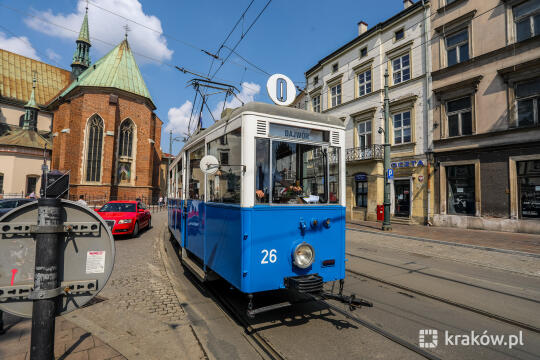 Zabytkowe autobusy i tramwaje w niedzielę na ulicach Krakowa