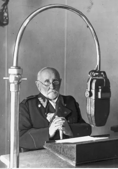 Jedno z ostatnich zdjęć weterana powstania styczniowego Medarda Morawieckiego. 1937 r.  Narodowe Archiwum Cyfrowe, sygn. 1-P-1386.