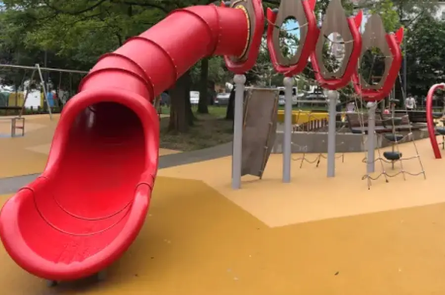 Piknik sąsiedzki w Krakowie z atrakcjami dla dzieci, strefą artystyczną i rowerową.