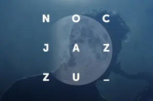 Noc jazzu z sylwetką muzyka i pełnią księżyca w tle.